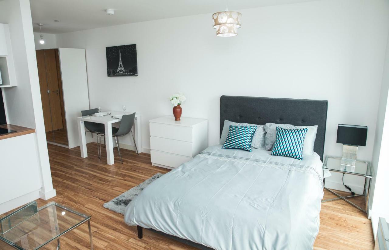 Studio Apartments Free Street Parking Subject To Availability 曼彻斯特 外观 照片
