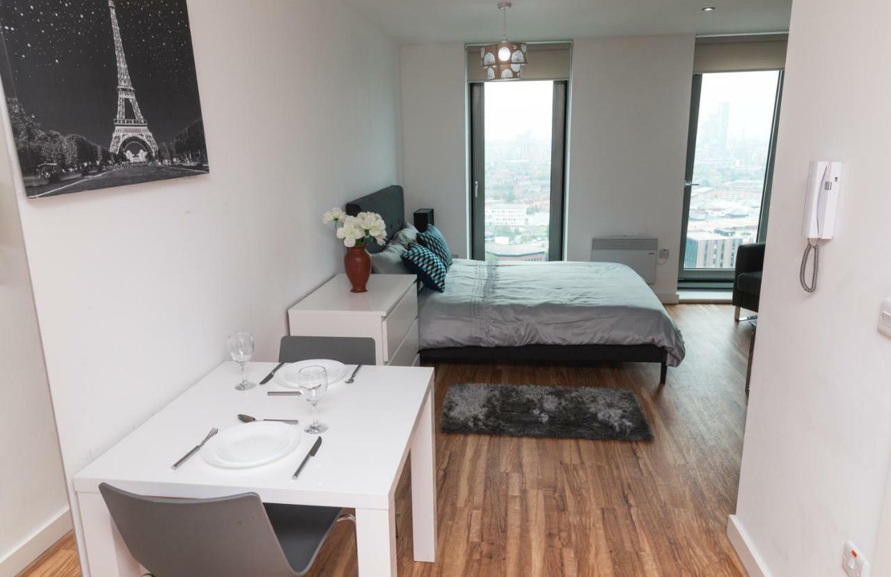 Studio Apartments Free Street Parking Subject To Availability 曼彻斯特 外观 照片