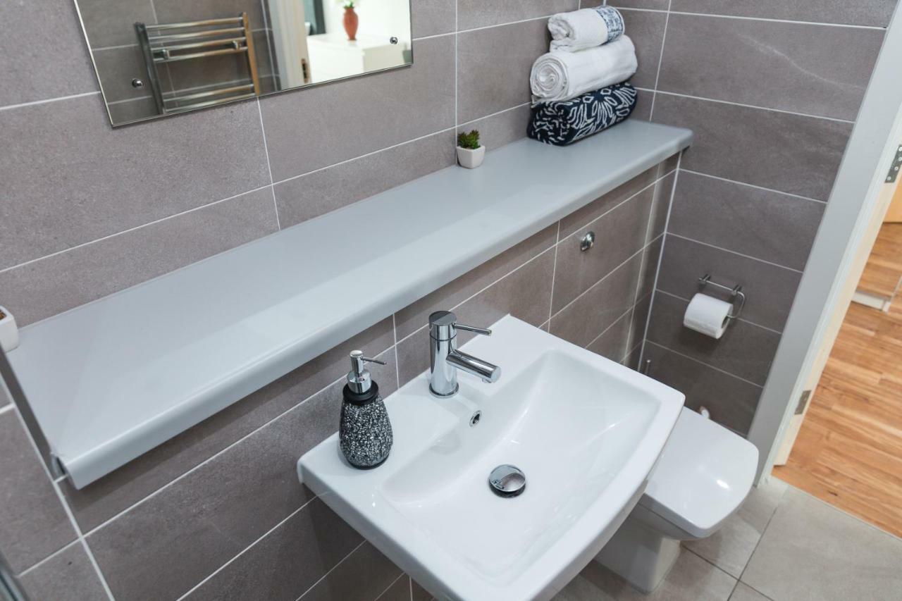 Studio Apartments Free Street Parking Subject To Availability 曼彻斯特 外观 照片